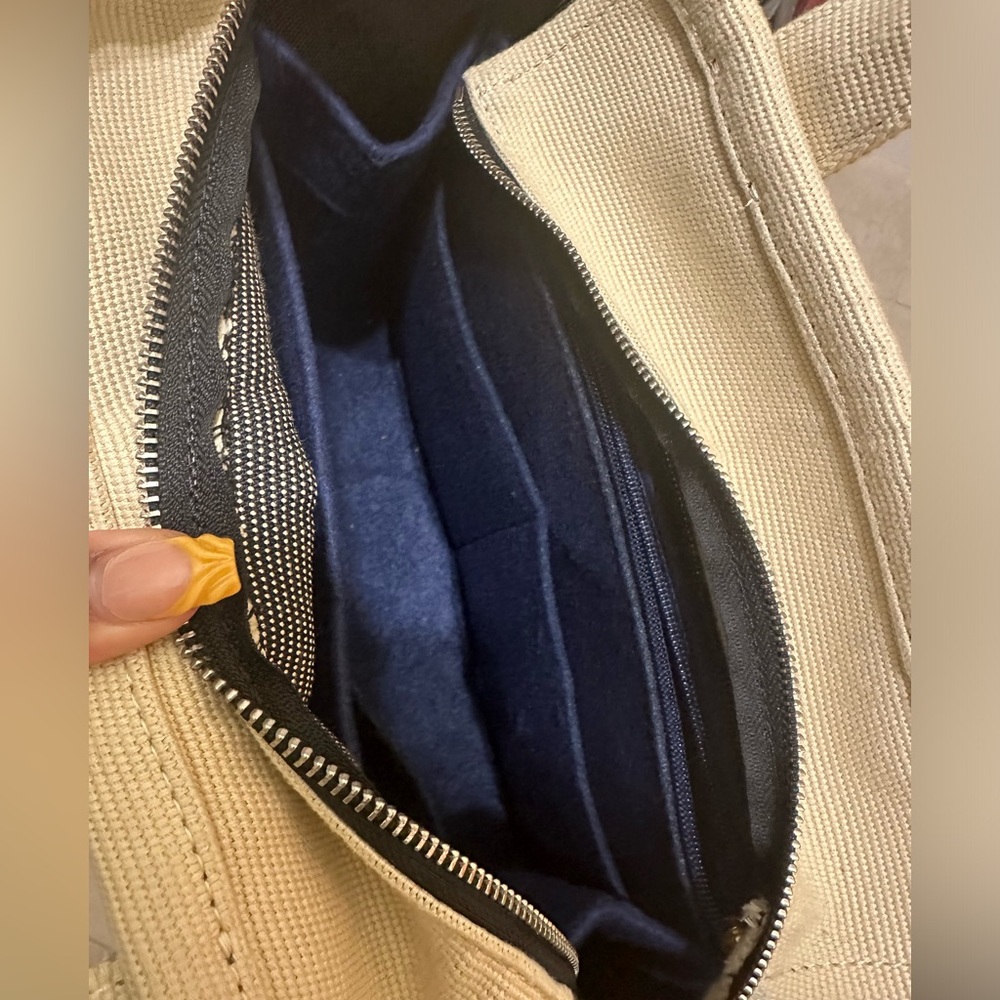 Marc Jacob’s Jacquard Medium Tote - Picture 5 of 6